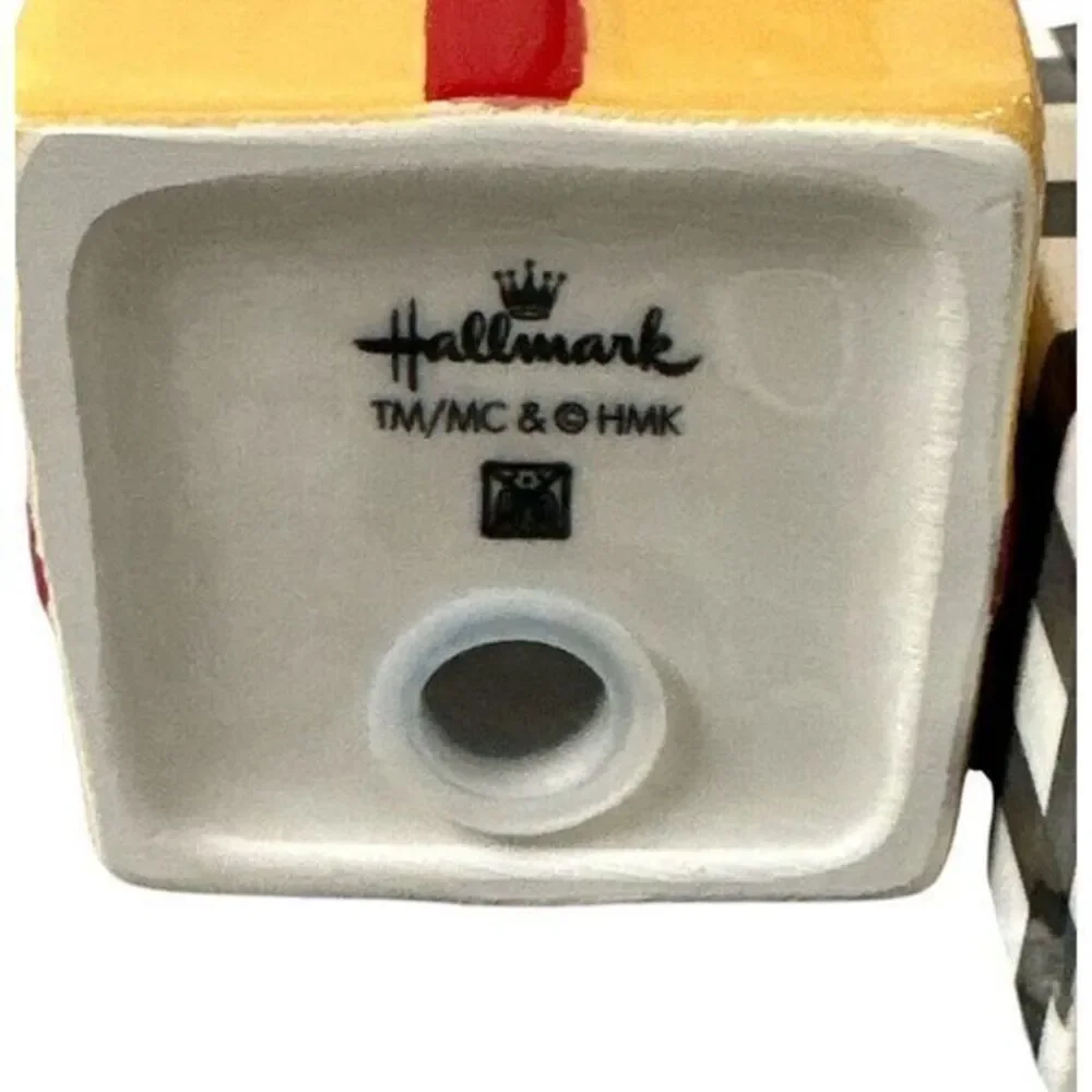 2023 Hallmark VIP Salt & Pepper Shaker‎ Set Christmas Present Gift Box New